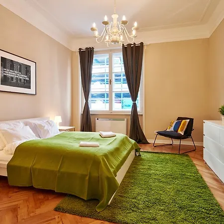 Zigzag Apartment *