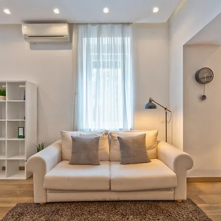 Zigzag Apartment *